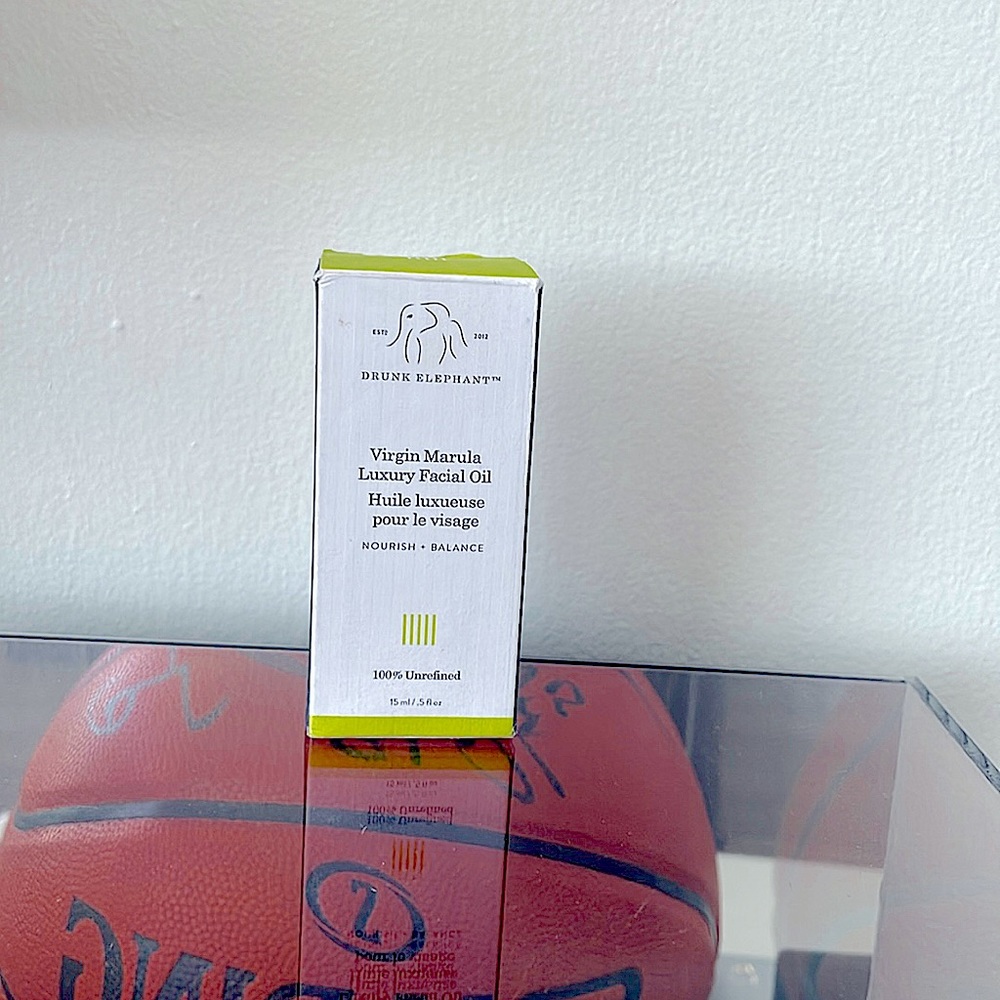 Junk elephant, luxury facial oil not used Still in a box